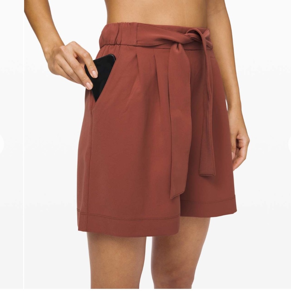 NWOT Lululemon Noir Short 5.5". Color Rustic Clay. Size 6 - Picture 6 of 6